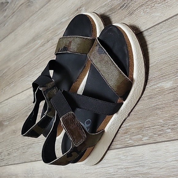 OTBT Size 7 1/2 Camo Platform Sandals - Picture 1 of 6